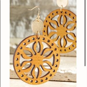 Flower Laser Cut Wood Earrings🚨1 left